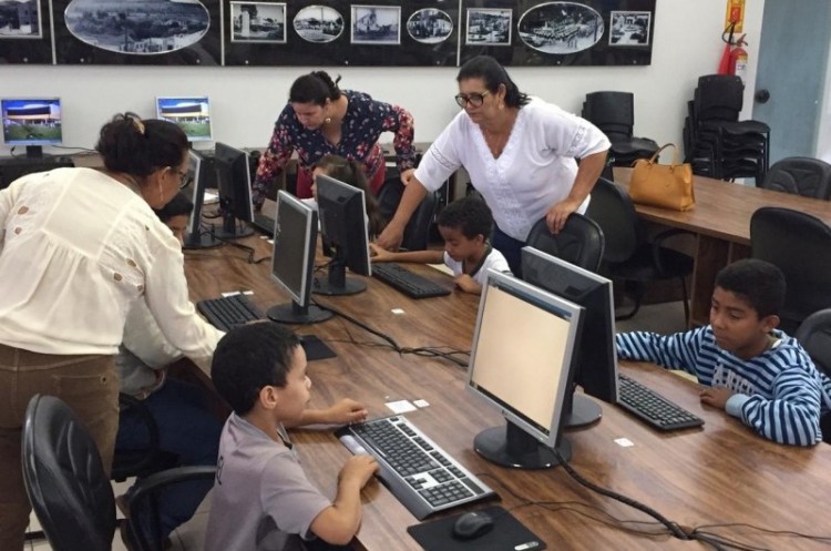 Projeto atrai visitas de escolas à biblioteca virtual de Catalão