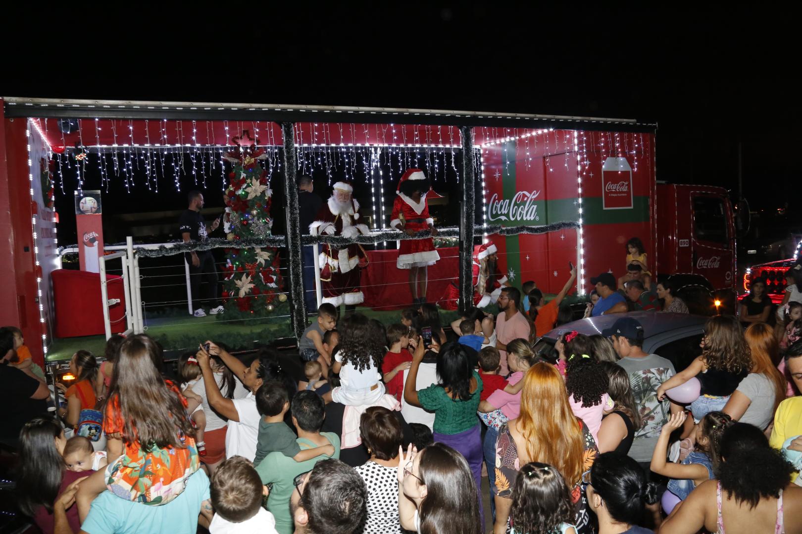 Caminhão de Natal Coca Cola com luz : : Brinquedos e