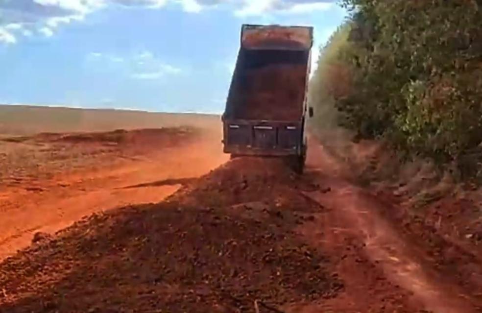 Estradas da zona rural de Santo Antônio começam a ser recuperadas