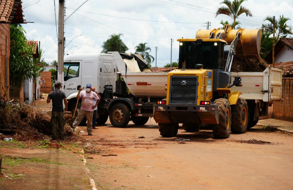 Prefeitura promove mutirão da limpeza em Santo Antônio do Rio Verde