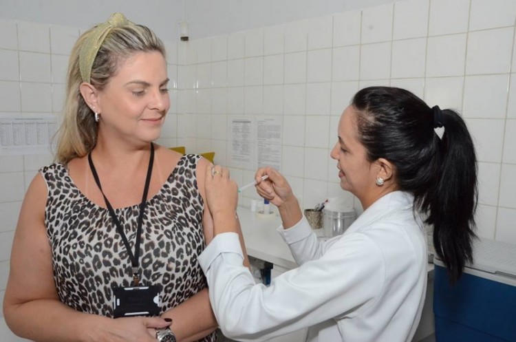 Atenção profissionais da saúde: imunização contra o H1N1 já está sendo feita