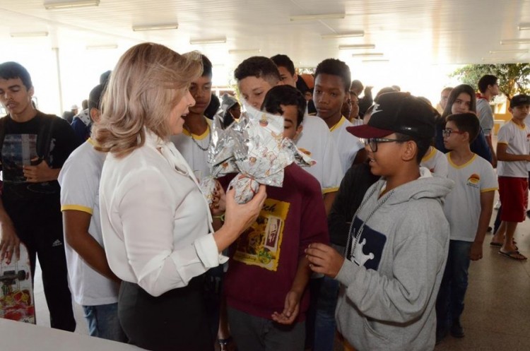  Após curso de produção de chocolates, CCPA entrega ovos de páscoa aos alunos da unidade