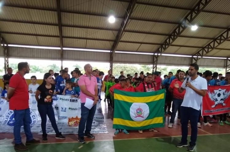 Entre competidores e visitantes, mais de 500 pessoas participaram da abertura da 3ª Copa Kids de Futsal