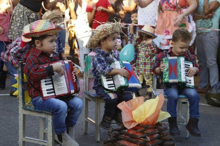 Rede municipal de ensino dá início às festas juninas