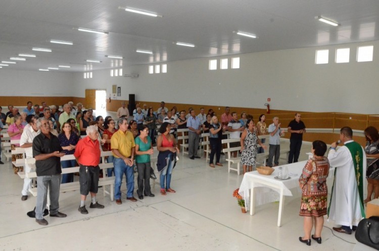 Centro da Terceira Idade antecipa comemorações pelo dia dos pais com missa especial