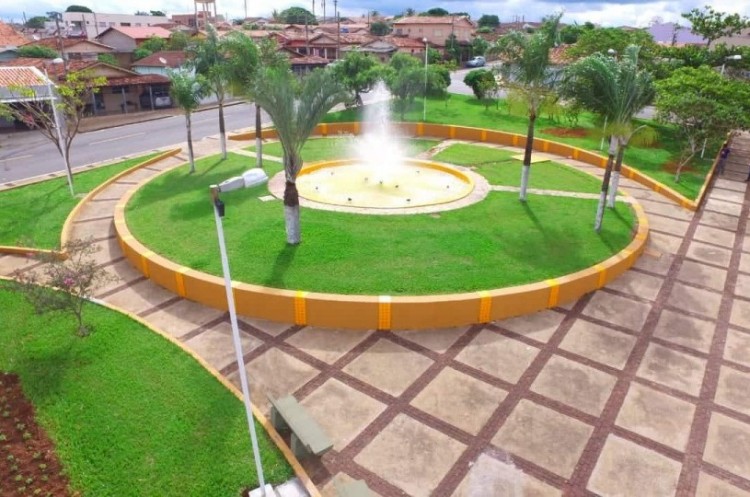 Em clima de festa e com a presença da comunidade foi reinaugurada Praça da Vila Liberdade 