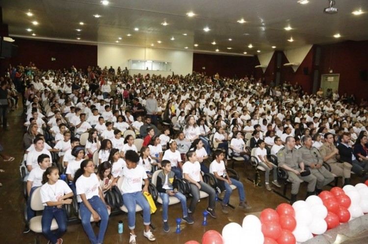 Mais de 650 alunos da Rede Municipal participam da formatura do PROERD em Catalão