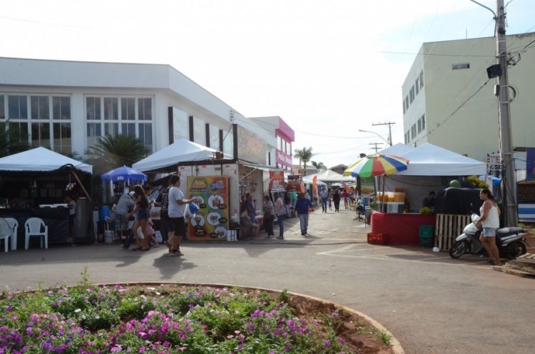 Barraquinhas no largo do Rosário movimentam Catalão e atraem comerciantes de várias partes do país