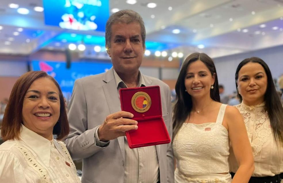 Catalão recebe selo ouro do Programa Compromisso Nacional Criança Alfabetizada