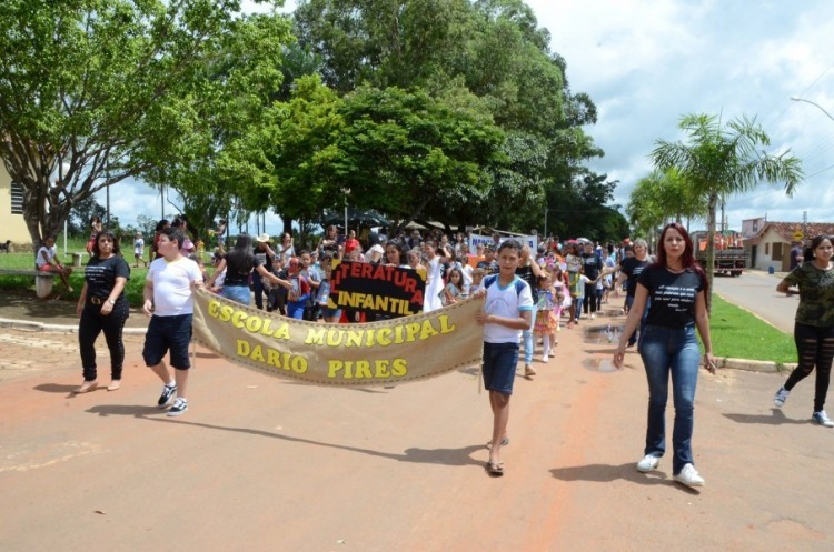 Inédito: Em comemoração aos 79 anos de Pires Belo, desfile cívico das escolas é realizado no distrito 