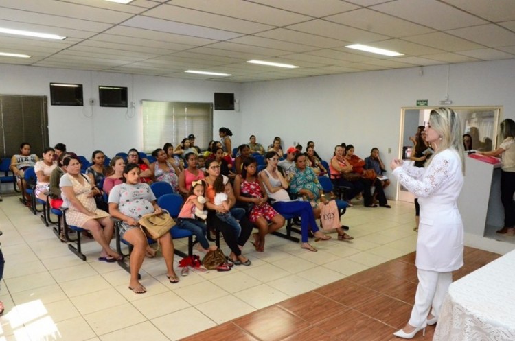 Gestantes participam de curso oferecido gratuitamente pelo município