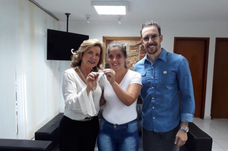 Ação Social entrega casa popular à moradora de Pires Belo