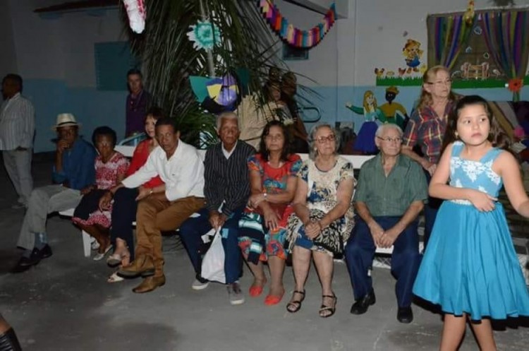 Cento de convivência teve festa junina para a terceira idade 