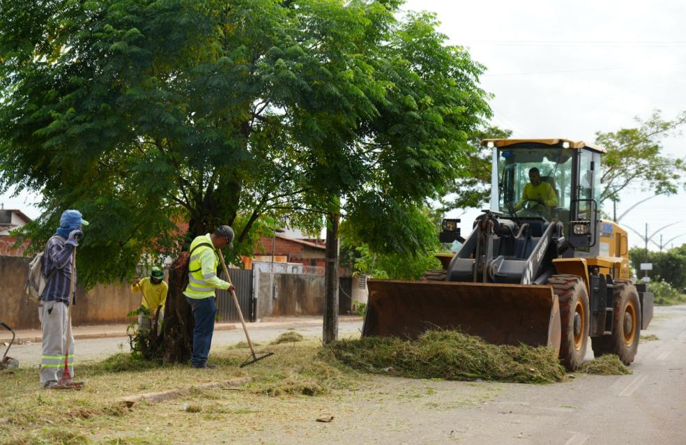 Prefeitura nos Bairros começa pela limpeza no Pontal Norte