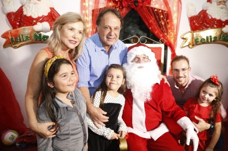 Centenas de crianças e famílias prestigiam noite de lançamento da Casinha do Papai Noel 2019