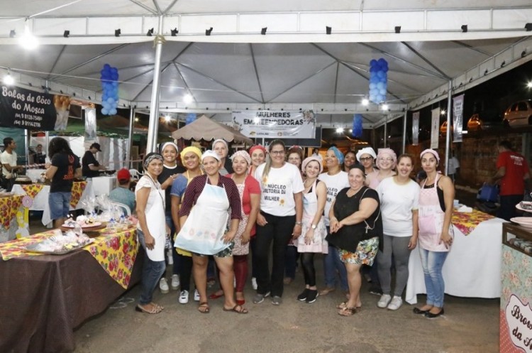 Especial Pais: Feira da Família mais uma vez deixa estacionamento municipal lotado