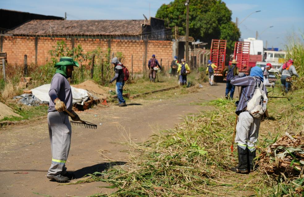 Prefeitura intensifica limpeza e prepara atendimento à população